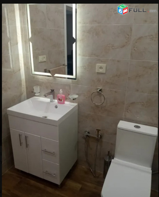 LA10349 Վարձով 3 սենյականոց բնակարան Ռոստոմի փողոց ,  նորակառույց շենքում 