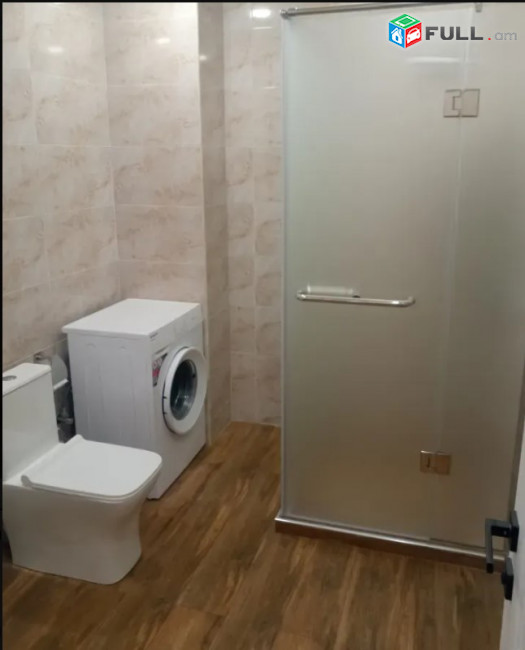 LA10349 Վարձով 3 սենյականոց բնակարան Ռոստոմի փողոց ,  նորակառույց շենքում 