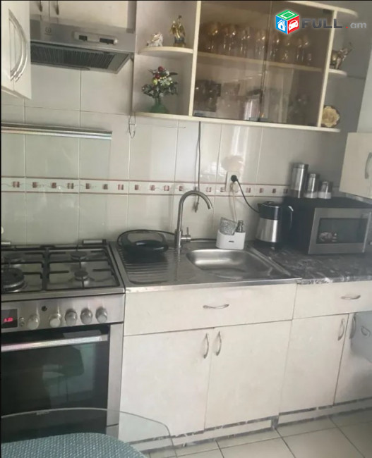 LA10363 Վարձով 3 սենյականոց բնակարան Թոթովենցի փողոցում
