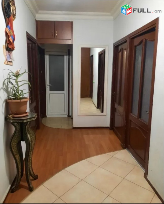 LA10364  Վարձով 4 սենյականոց բնակարան Խաղաղ Դոնի փողոցում