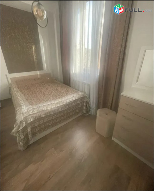 LA10416 Վարձով 2 սենյականոց բնակարան Արամ Խաչատրյան փողոցում