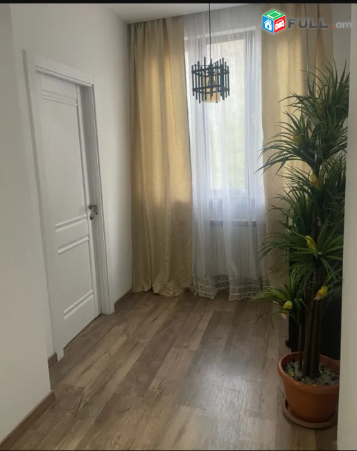 LA10416 Վարձով 2 սենյականոց բնակարան Արամ Խաչատրյան փողոցում