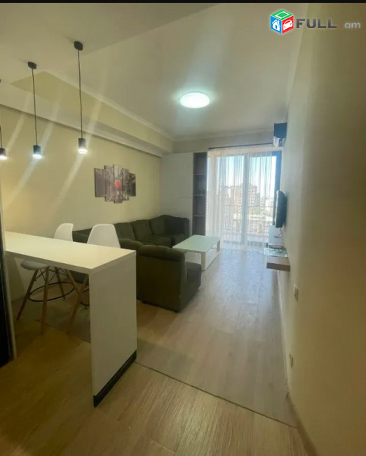 LA10417 Վարձով 2 սենյականոց բնակարան նորակառույց շենքում Արամ Խաչատրյանի փողոցում