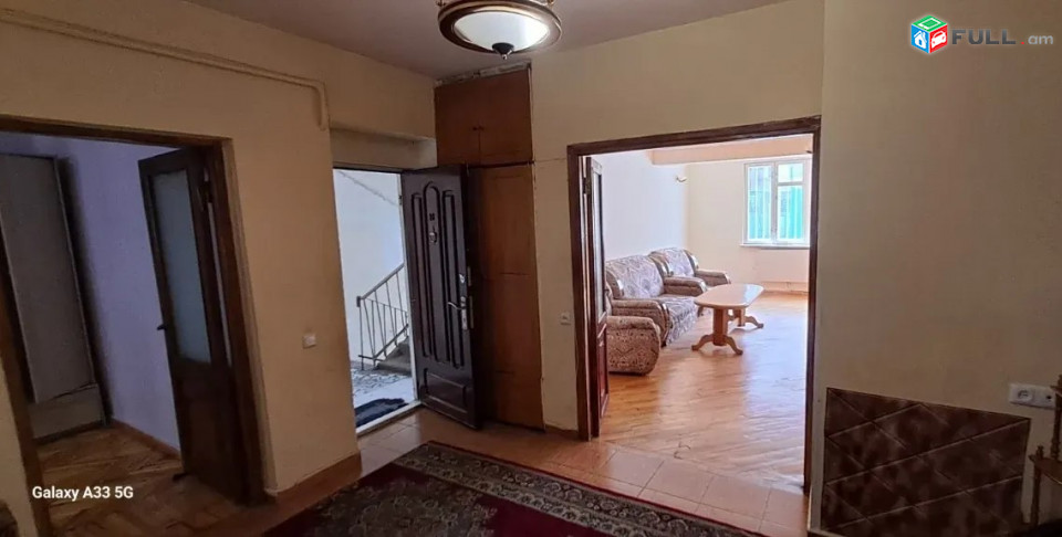 LA10449 Վարձով 4 սենյականոց բնակարան Նիզամու փողոցում