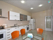 LA10473 Օրավարձով 3 սենյականոց բնակարան Մաշտոցի պողոտա , Թումանյան խաչմերուկի մոտ