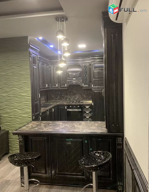 LA02937 Վարձով 3 սենյականոց բնակարան Հակոբ Հակոբյան փողոցում