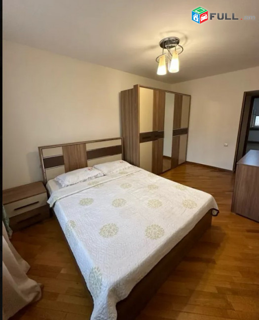 LA10525 Վարձով 3 սենյականոց բնակարան Եզնիկ Կողբացու փողոցում