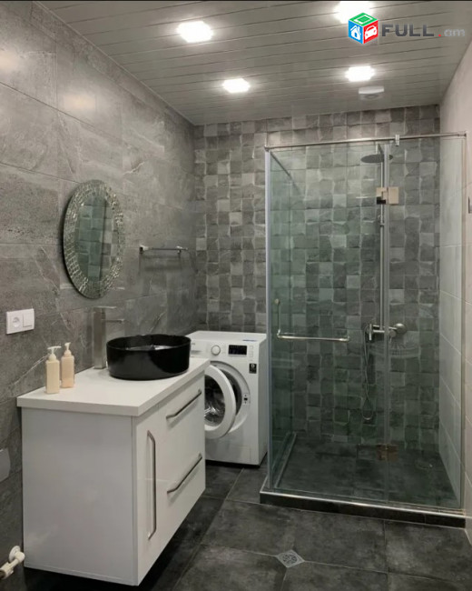 LA10530 Վարձով 3 սենյականոց բնակարան Նալբանդյան փողոց ,  նորակառույց շենքում