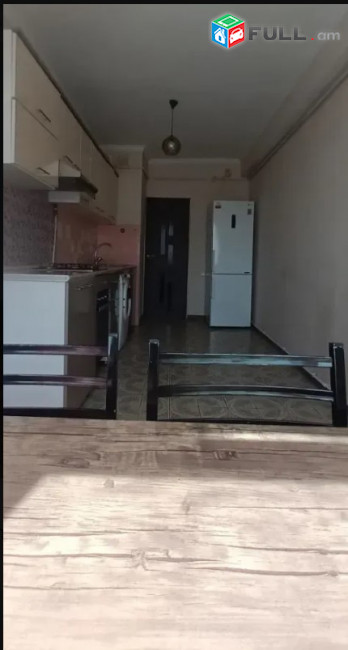 LA10557 Վարձով 3 սենյականոց բնակարան Վահրամ Փափազյան փողոցում