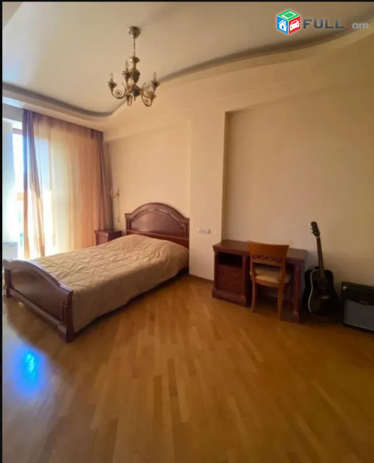 LA10574  Օրավարձով 5 սենյականոց բնակարան Հյուսիսային պողոտա ,  նորակառույց շենքում 