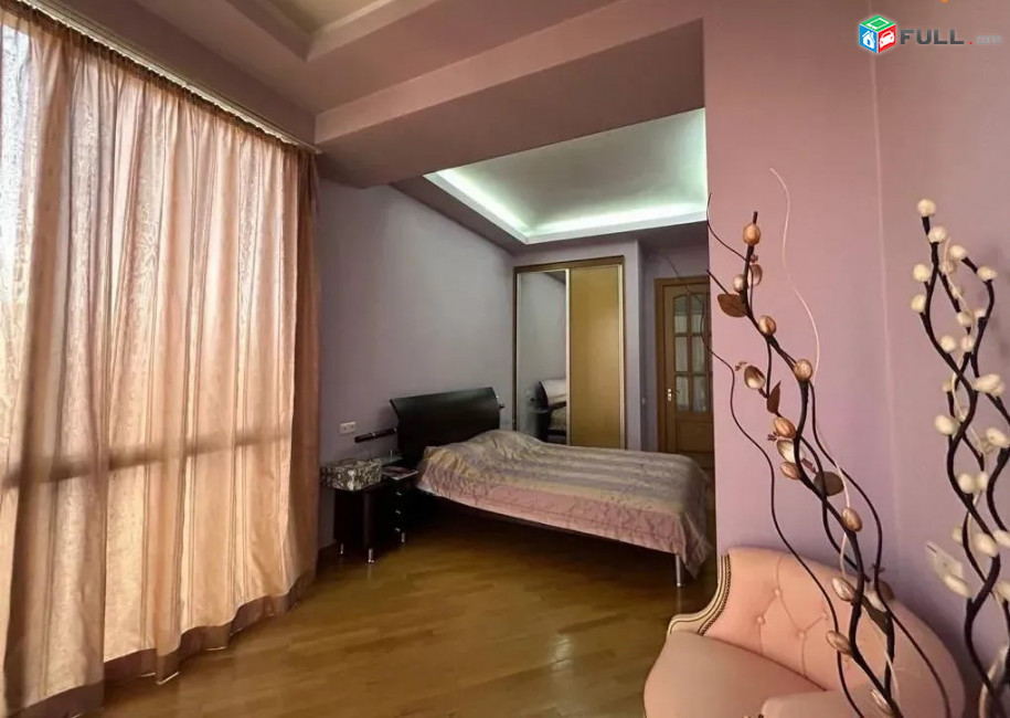 LA10574  Օրավարձով 5 սենյականոց բնակարան Հյուսիսային պողոտա ,  նորակառույց շենքում 