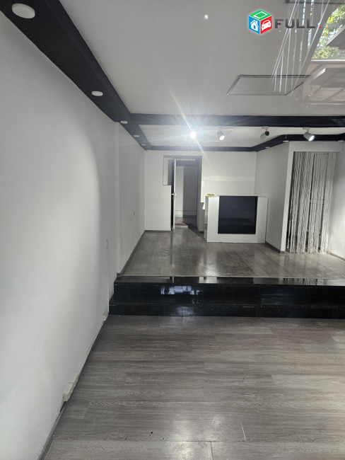 LA10592 Վարձով 55 քմ տարածք Սայաթ Նովա պողոտայում , 1 ին  գիծ