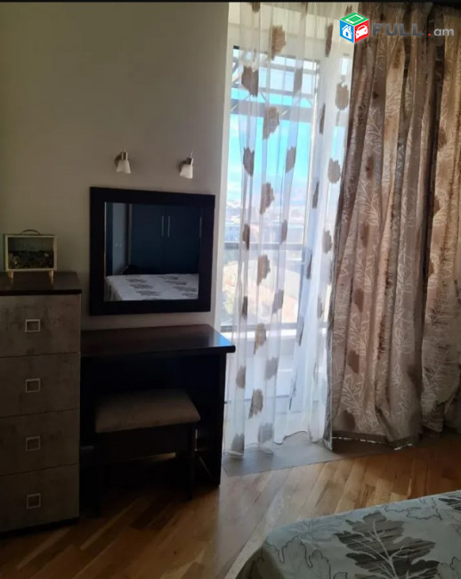 LA10612 Վարձով 3 սենյականոց բնակարան Հրաչյա Ներսիսյան փողոց , նորակառույց շենքում 