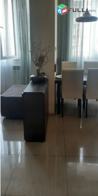 LA10628 Վարձով 2 սենյականոց բնակարան Արամ Խաչատրյան փողոցում