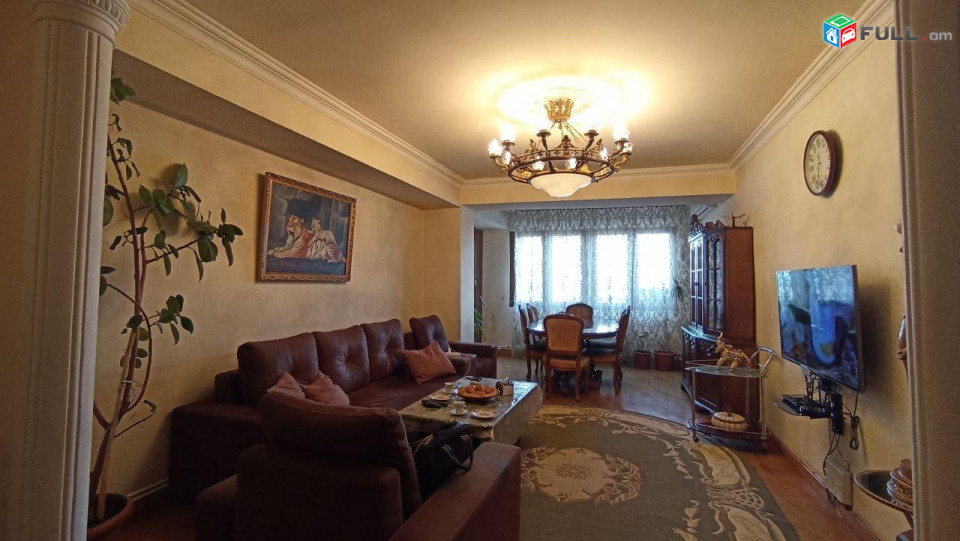 LA10668  Վարձով 3 սենյականոց բնակարան Հանրապետության փողոցում