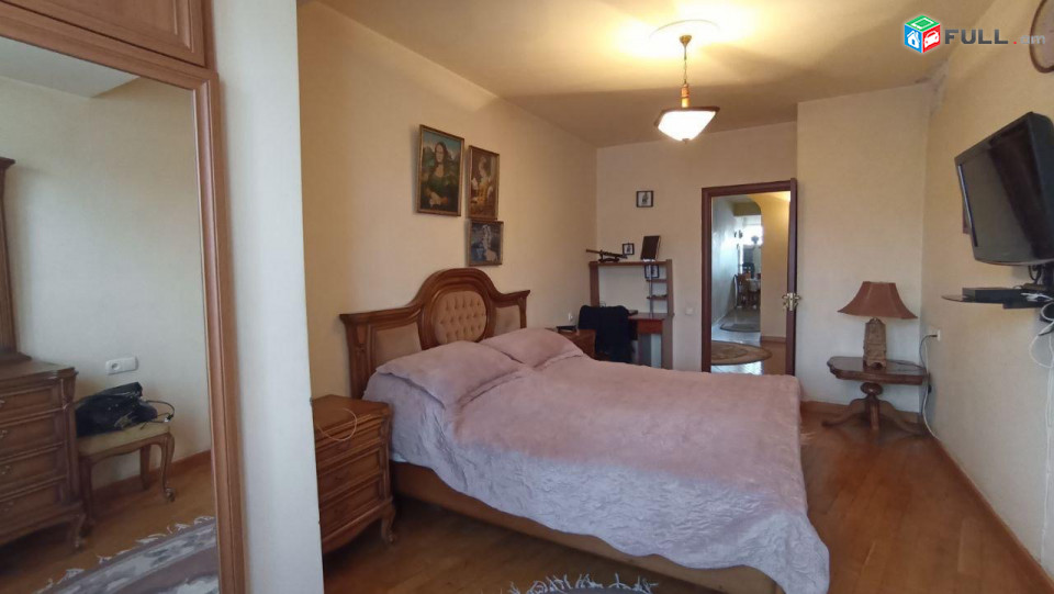LA10668  Վարձով 3 սենյականոց բնակարան Հանրապետության փողոցում