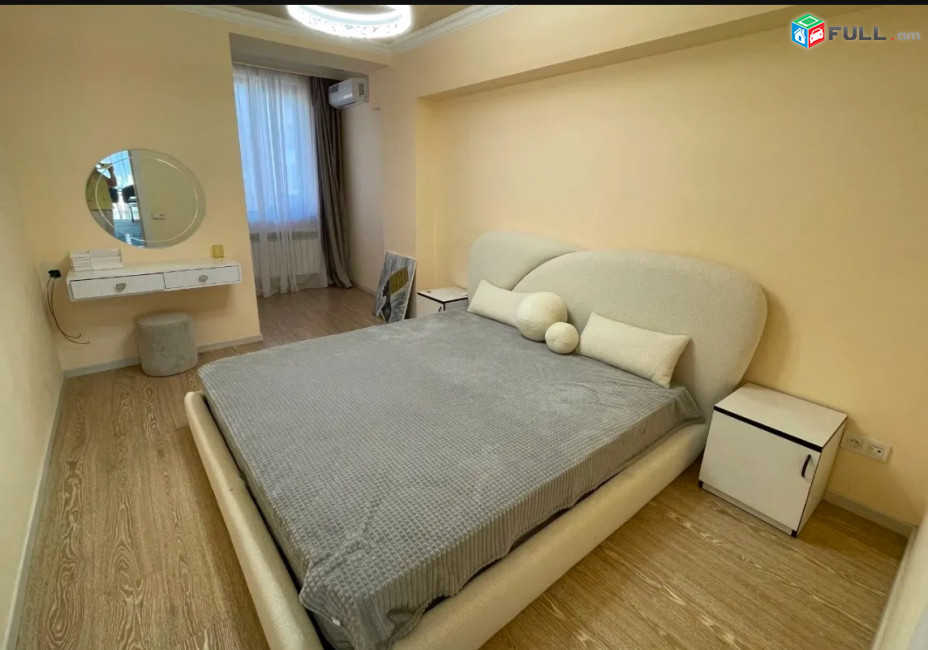 LA10674  Վարձով 3 սենյականոց բնակարան Նալբանդյան փողոցում