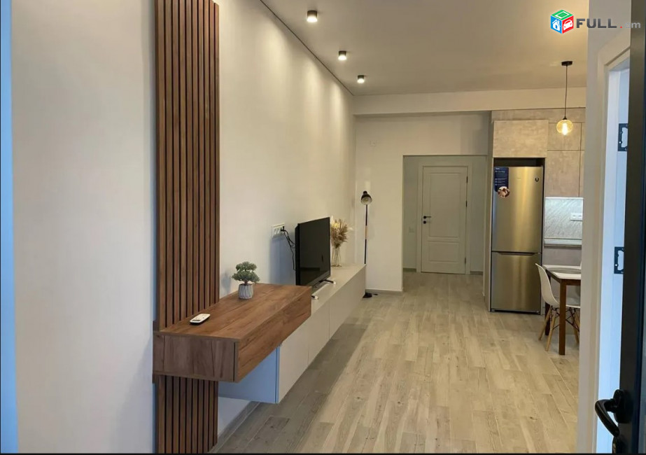 LA10698 Վարձով 3 սենյականոց բնակարան  Ուլնեցու  փողոց, նորակառույց շենքում