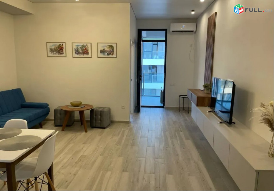 LA10698 Վարձով 3 սենյականոց բնակարան  Ուլնեցու  փողոց, նորակառույց շենքում