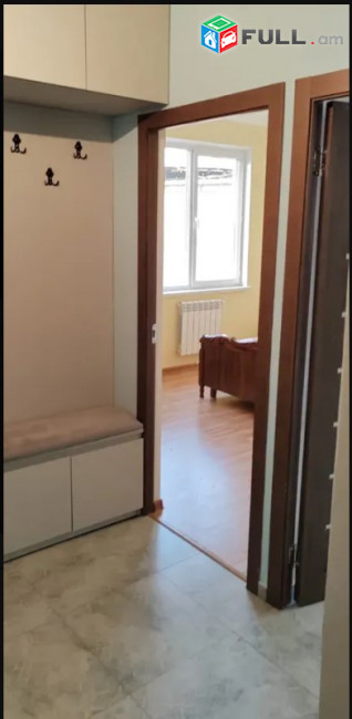 LA10699 Վարձով 3 սենյականոց բնակարան Տիտոգրադյան փողոց , էրեբունի մասիվ նորակառույց շենք
