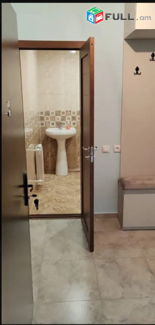 LA10699 Վարձով 3 սենյականոց բնակարան Տիտոգրադյան փողոց , էրեբունի մասիվ նորակառույց շենք