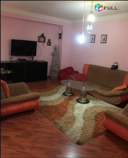 LA10722 Վարձով 2 սենյականոց բնակարան Արամ Խաչատրյան փողոցում