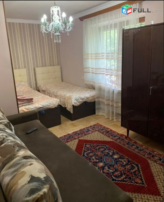 LA10766 Վարձով Վարձով 4 սենյականոց բնակարան Արամ Խաչատրյան փողոցում 
