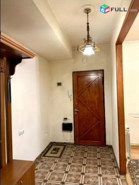 LA10768 Վարձով 3 սենյականոց բնակարան Վարդանանց փողոցում