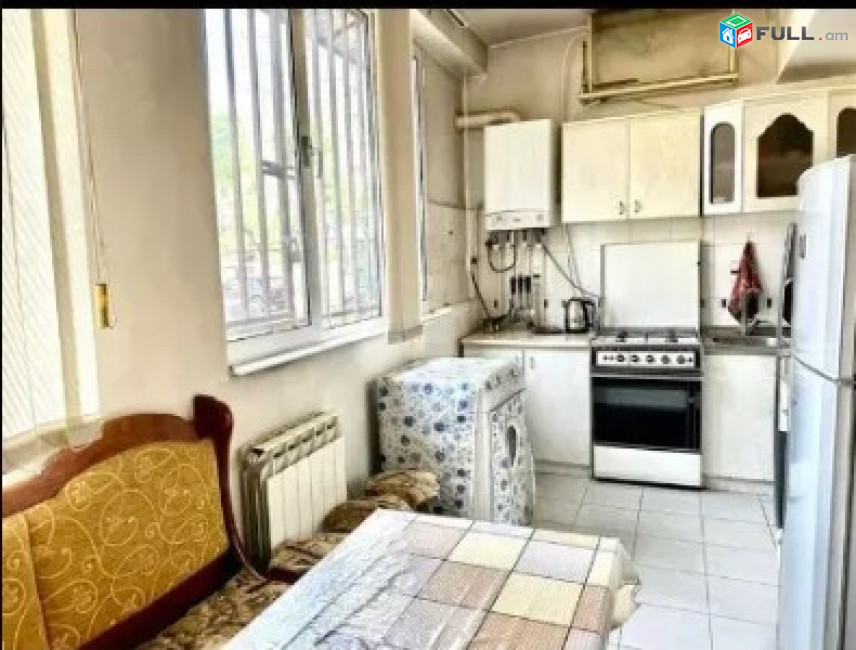 LA10768 Վարձով 3 սենյականոց բնակարան Վարդանանց փողոցում