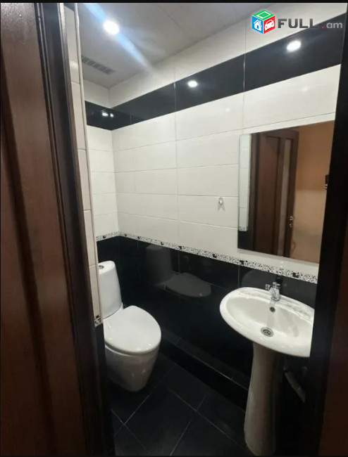 LA10861  Վարձով 2 սենյականոց բնակարան Աբովյան փողոցում 
