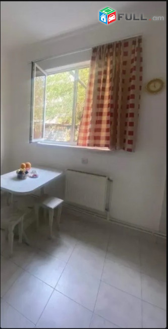 LA10885  Վարձով 2 սենյականոց բնակարան Շինարարների փողոցում