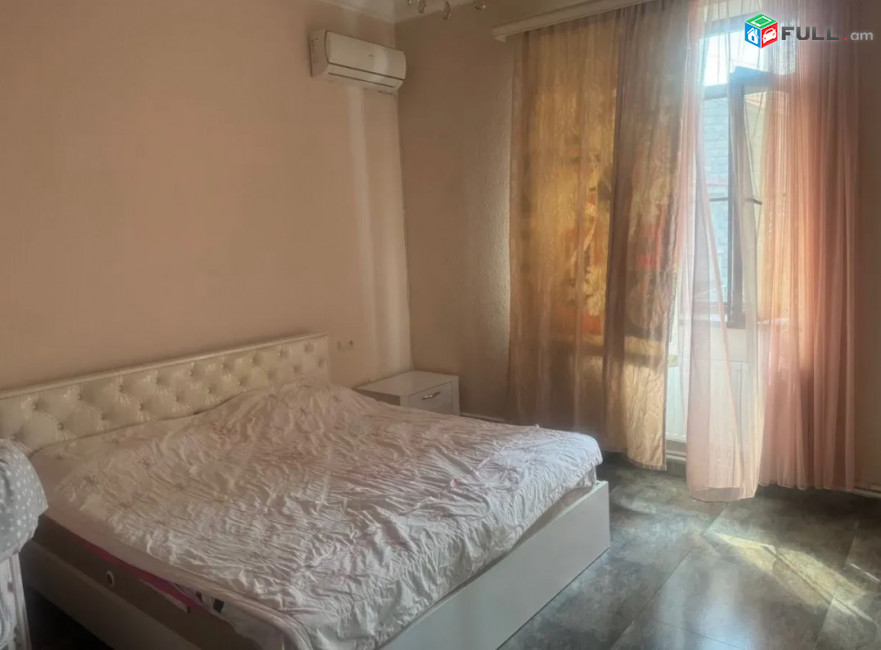 LA00571  Օրավարձով 8 սենյականոց 3 հարկանի քարե տուն Դավիթ Բեկի փողոց , Հոլիվուդ թաղամաս