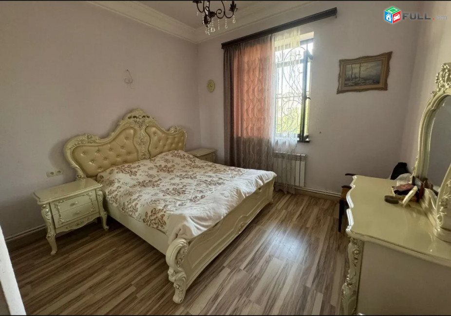LA00571  Օրավարձով 8 սենյականոց 3 հարկանի քարե տուն Դավիթ Բեկի փողոց , Հոլիվուդ թաղամաս