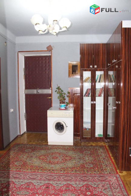 LA10971  Վարձով 3 սենյականոց բնակարան  Վիկտոր Համբարձումյան փողոցում 