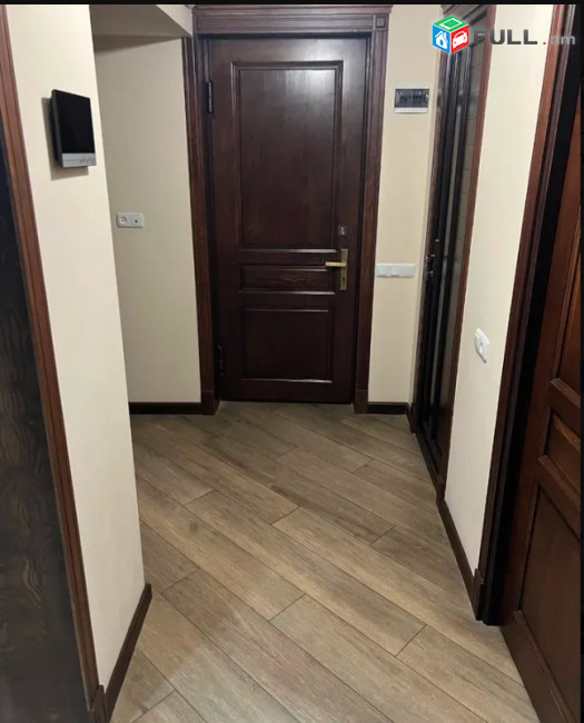 LA11053  Վարձով 3 սենյականոց բնակարան Մայիսի 9-ի փողոցում