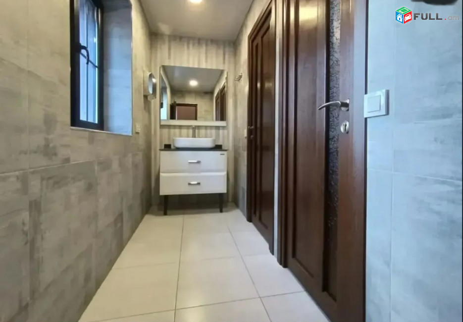 LA11137 Վարձով 450 քմ. Գրասենյակային տարածք Ազատության պողոտայում