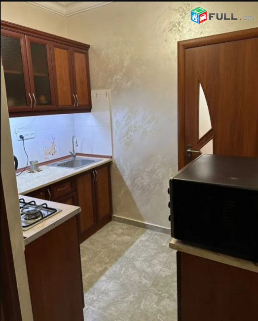 LA11255 Վարձով 3 սենյականոց բնակարան Նար-Դոսի փողոցում