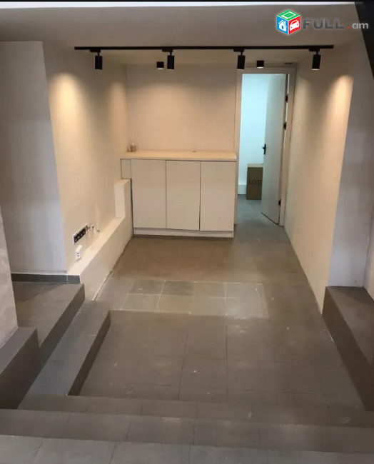 LA11275 Վարձով 70 քմ.  տարածք Լեոյի փողոցում կենտրոնում