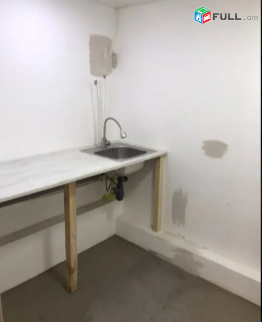 LA11275 Վարձով 70 քմ.  տարածք Լեոյի փողոցում կենտրոնում