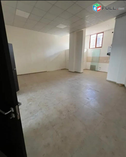 LA11335  Վարձով 107 քմ  Կոմերցիոն  Հրաչյա Քոչարի փողոցում 