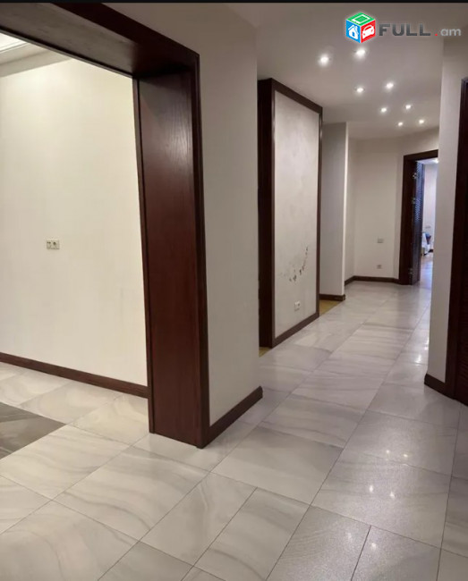 LA11355 Վարձով 3 սենյականոց բնակարան նորակառույց շենքում Եկմալյան փողոցում