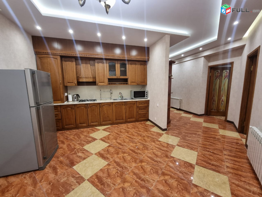 LA11370 Օրավարձով 3 սենյականոց բնակարան Հյուսիսային պողոտա , նորակառույց շենք