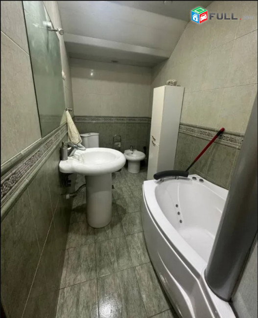 LA11398 Վարձով 3 սենյականոց բնակարան Վիկտոր Համբարձումյան փողոց