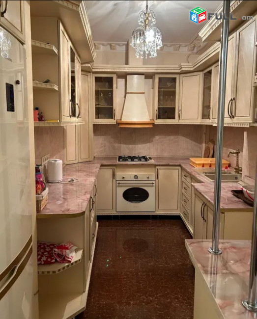 LA11425 Վարձով 3 սենյականոց բնակարան Սայաթ-Նովայի պողոտա , նորակառույց շենքում 