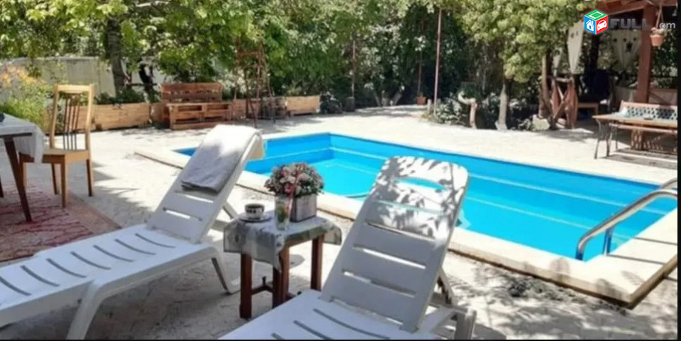 LA11453 Վարձով 7 սենյականոց 3 հարկանի քարե տուն Կարապետ Ուլնեցու փողոցում
