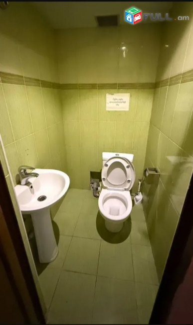 LA11465 Վարձով 250 քմ. Բազմաֆունկցիոնալ գույք Երվանդ Քոչարի փողոցում