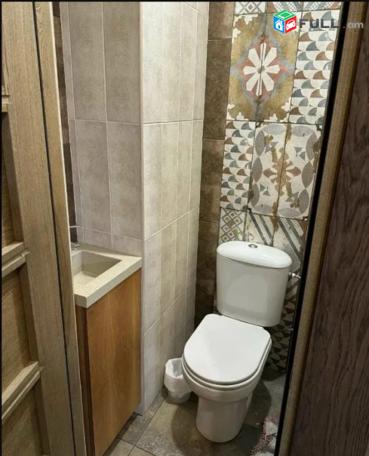 LA11463  Վարձով 4 սենյականոց բնակարան Արամ Խաչատրյան փողոցում 