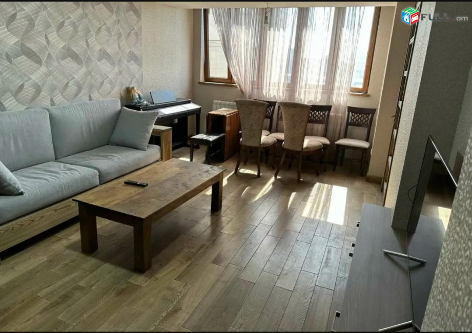 LA11463  Վարձով 4 սենյականոց բնակարան Արամ Խաչատրյան փողոցում 