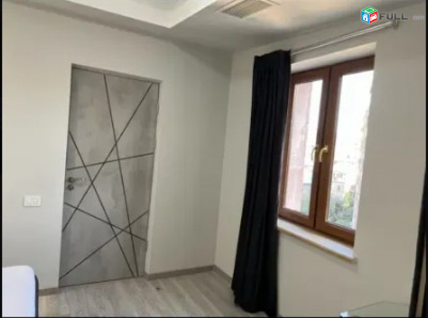 LA11475 Վարձով 3 սենյականոց բնակարան Աբովյան փողոց , նորակառույց շենքում 