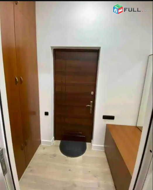 LA11490 Վարձով 105 քմ. Բազմաֆունկցիոնալ գույք, Մաշտոցի պողոտա. Պարոնյան փողոցի փակուղի կենտրոնում